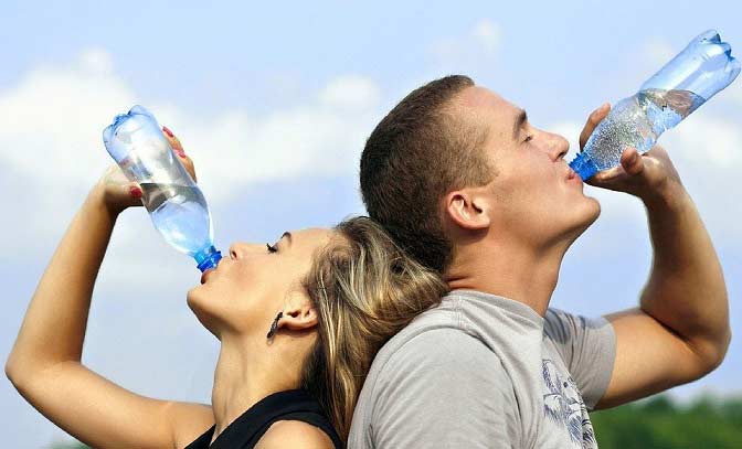 8 Amazing Benefits of Drinking Water On An Empty Stomach